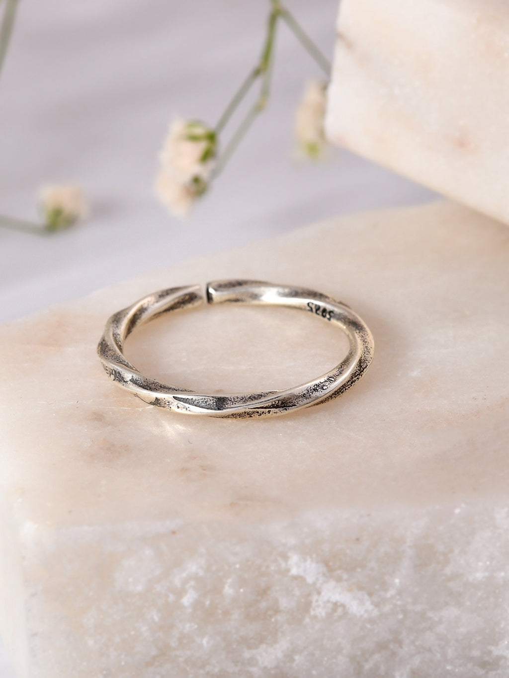 Twisora Band Ring