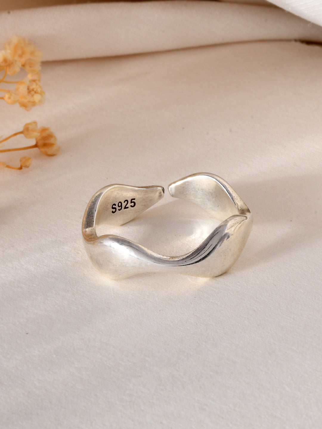 Auren Loop Ring